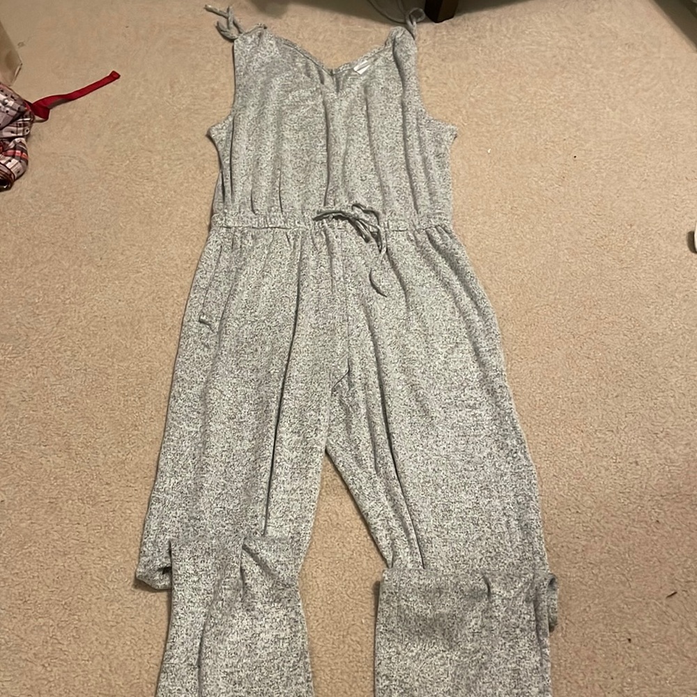 Gray romper casual can be used to sleep or run errands